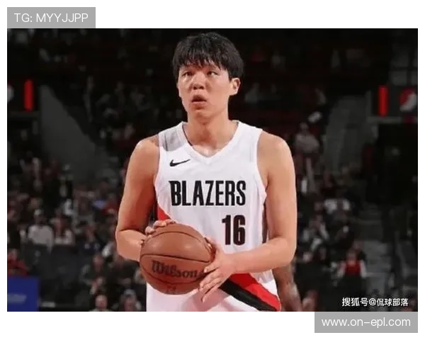 开拓者背靠背战雄鹿，杨瀚森出场时间受关注